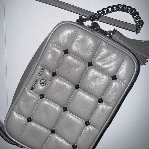 Michael Kors - Jet Set Medium Studded Quilted Leather Camera Bag - Picture 2 of 9